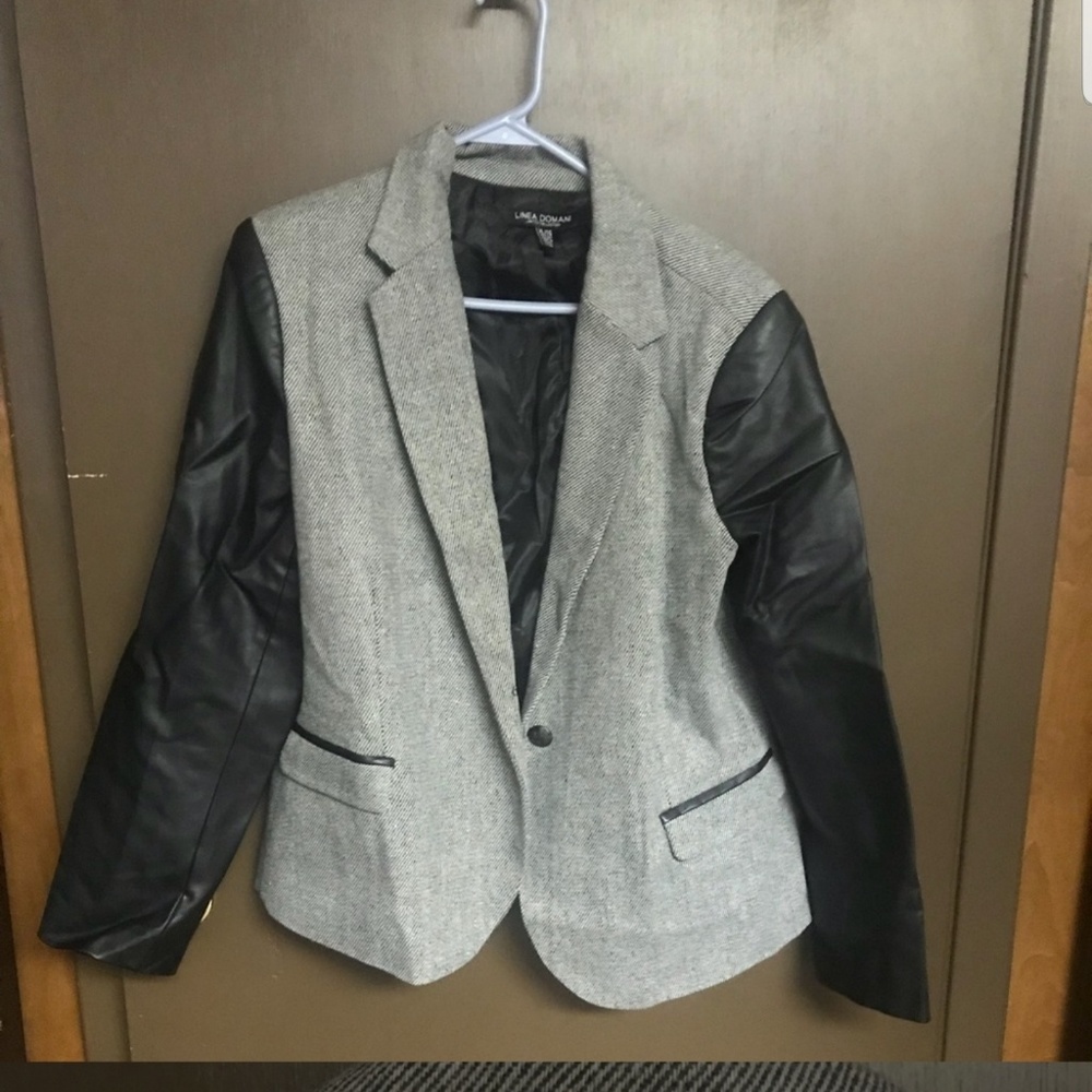 Tweed blazer w/black leather sleeves
